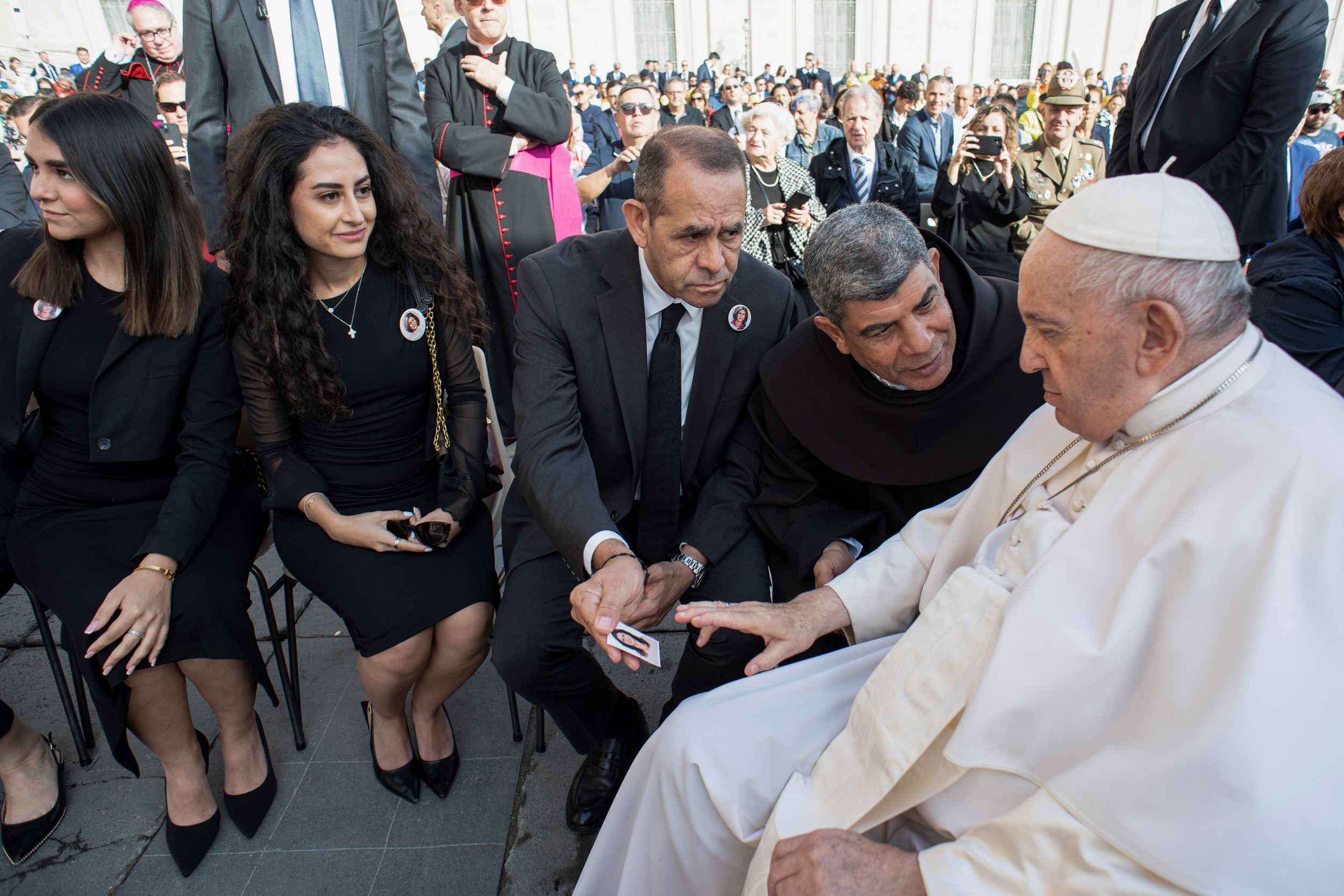 Il Papa incontra la famiglia di Shireen Abu Akleh