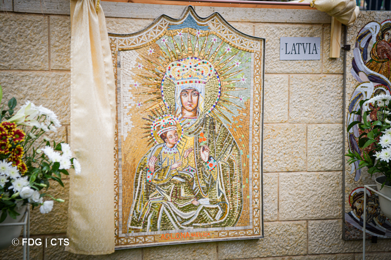  The mosaic icon of the Virgin Mary of Aglona (Latvia)