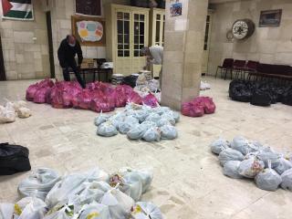The Franciscans of Bethlehem are distributing aid to families in difficulty