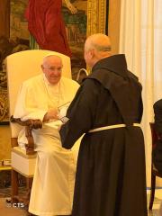 Hanna Jallouf meets Pope Francis 
